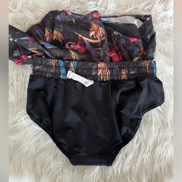 {Lululemon} Hotty Hot Low-Rise Lined Short 4" in Veiled Floral Black Multi - Picture 9 of 12